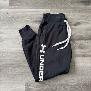 UA tie waist joggers